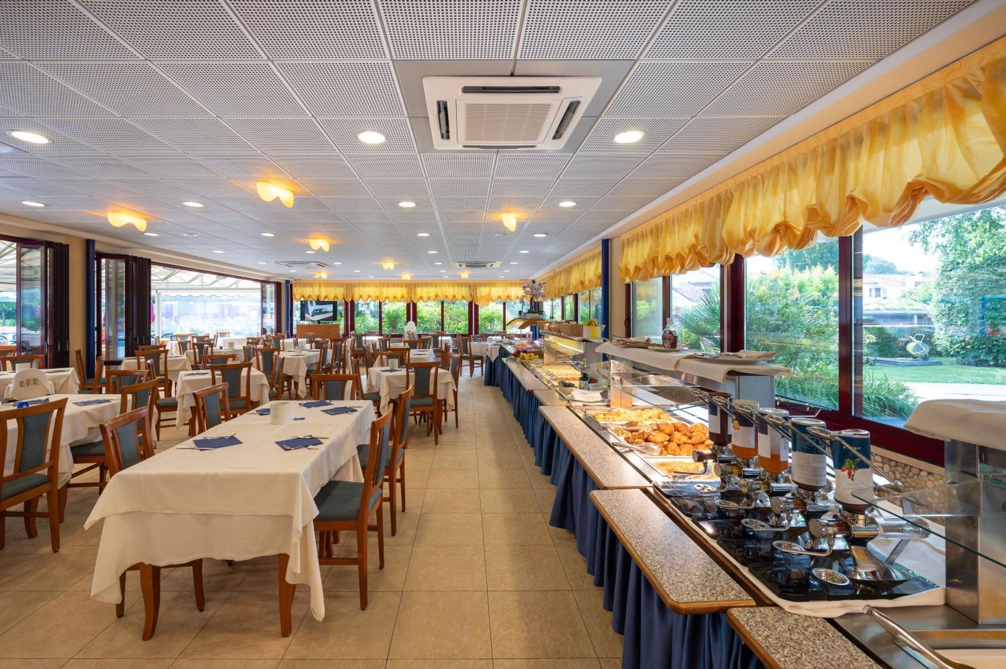 Villaggio Planetarium Resort Bibione Buitenkant foto