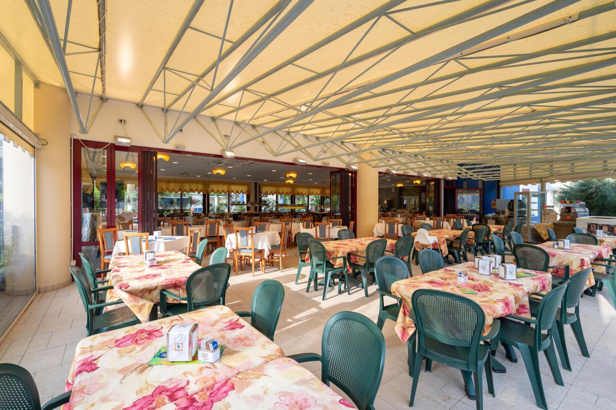 Villaggio Planetarium Resort Bibione Buitenkant foto