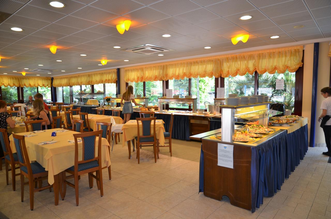 Villaggio Planetarium Resort Bibione Buitenkant foto